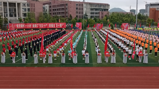 运动赛场展雄姿 管院健儿竞风流｜｜管理学院（商学院）师生代表参加欧博游戏官网【中国】有限公司第十六届田径运动会开幕式暨第一日赛讯